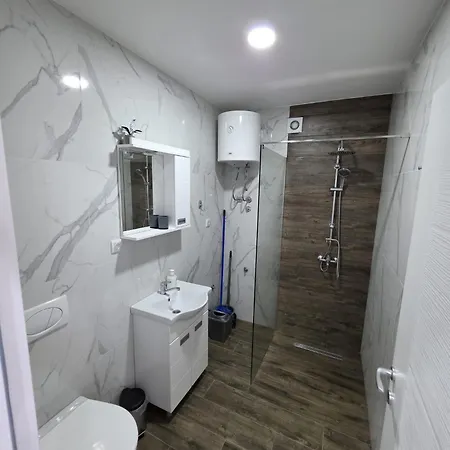 Apartment Dora *